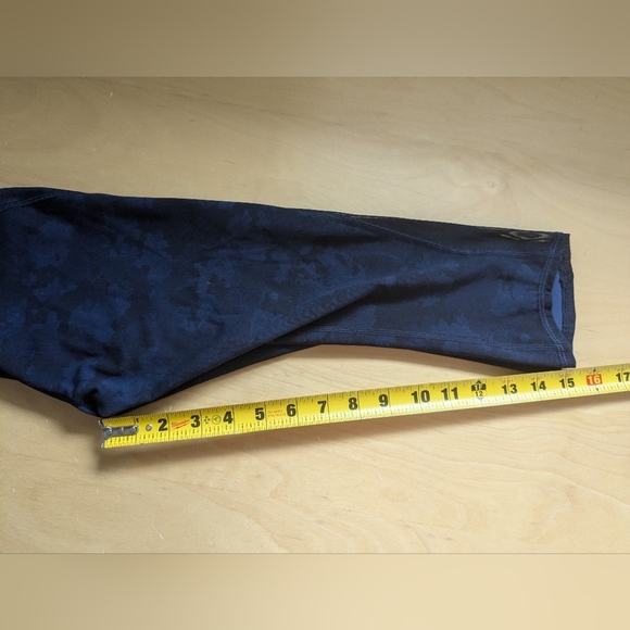 Lululemon Train Times Crop (17") Size 2 Camouflaged Midnight Navy Black / Black - Picture 16 of 16